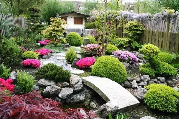 Направете си японска градина machen-sie-ihren-eigenen-japanischen-garten-75_3-13